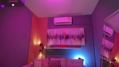 Snapshot of lilian_vergara chatting on April 6, 2026, 7:48 pm holis soy lily chang no olvides el pulgar arriba es muy importante para mi 3 independent model online show from April 6, 2026, 7:48 pm