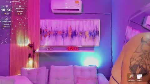 Snapshot of lilian_vergara chatting on April 16, 2026, 7:47 pm holis soy lily chang no olvides el pulgar arriba es muy importante para mi 3 independent model online show from April 16, 2026, 7:47 pm