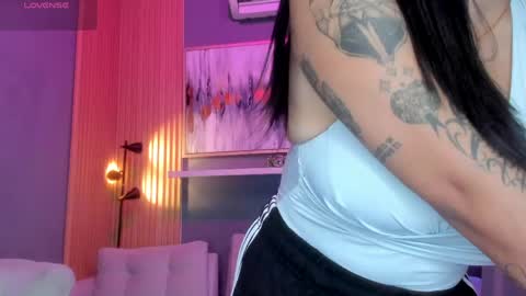 Snapshot of lilian_vergara chatting on June 8, 2026, 6:30 pm holis soy lily chang no olvides el pulgar arriba es muy importante para mi 3 independent model online show from June 8, 2026, 6:30 pm