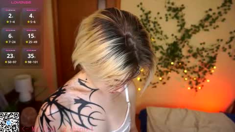 Lilian online show from December 2, 2025, 6:19 am