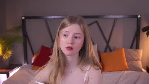 Lilian online show from November 30, 2025, 2:10 pm