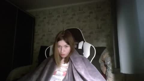 liliawoolf online show from November 7, 2025, 2:06 pm