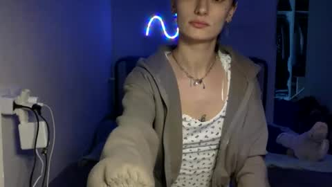 Snapshot of lilie303 chatting on February 18, 2026, 12:39 am Millie online show from February 18, 2026, 12:39 am