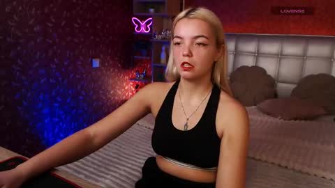 Lilie online show from February 1, 2025, 7:55 pm