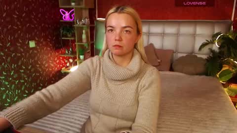 Lilie online show from February 17, 2025, 6:26 pm