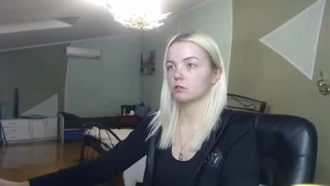 Lilie online show from March 8, 2025, 11:28 pm