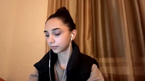 Snapshot of lilihalvorsen chatting on October 3, 2025, 10:18 pm Lina online show from October 3, 2025, 10:18 pm