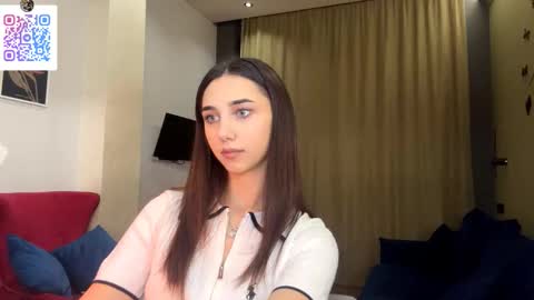 Lina online show from January 11, 2026, 10:04 pm