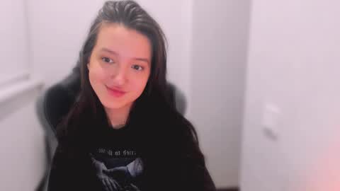 Snapshot of lililaluna chatting on February 1, 2025, 8:37 pm ... online show from February 1, 2025, 8:37 pm