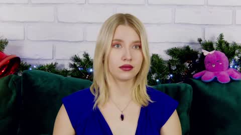 LiliLinn online show from December 18, 2024, 7:15 am