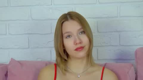 LiliLinn online show from September 23, 2025, 4:26 am