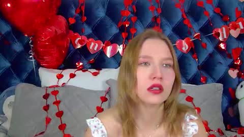 LiliLinn online show from February 16, 2026, 4:52 am