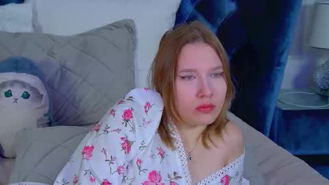 LiliLinn online show from February 21, 2026, 5:19 am