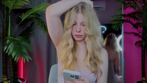 lililok101 online show from February 26, 2026, 6:01 am