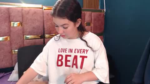 lilimini online show from April 14, 2026, 8:04 pm