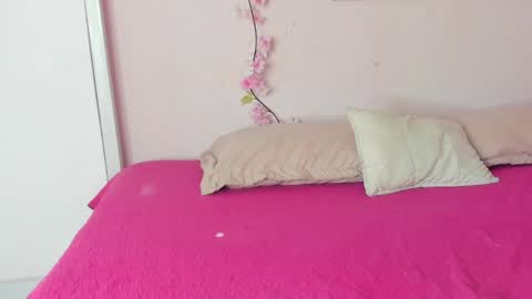 lilirousee online show from April 19, 2026, 2:00 am