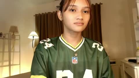 Chloe online show from March 4, 2025, 5:42 am