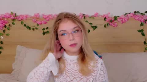 Snapshot of lilith_bonheur chatting on October 24, 2025, 10:17 pm Lilith Bonheur online show from October 24, 2025, 10:17 pm