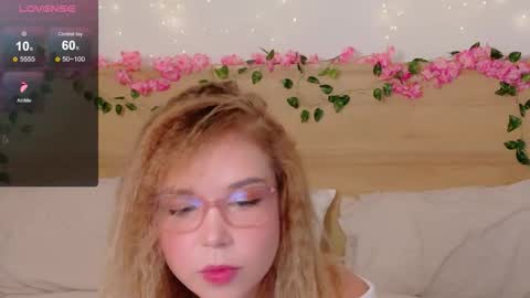 Snapshot of lilith_bonheur chatting on October 30, 2025, 8:53 pm Lilith Bonheur online show from October 30, 2025, 8:53 pm