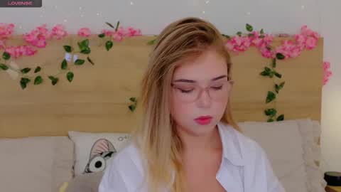 Snapshot of lilith_bonheur chatting on November 29, 2025, 10:57 pm Lilith Bonheur online show from November 29, 2025, 10:57 pm