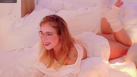 Snapshot of lilith_bonheur chatting on December 1, 2025, 12:43 pm Lilith Bonheur online show from December 1, 2025, 12:43 pm