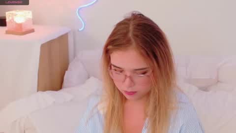 Snapshot of lilith_bonheur chatting on December 2, 2025, 12:49 am Lilith Bonheur online show from December 2, 2025, 12:49 am