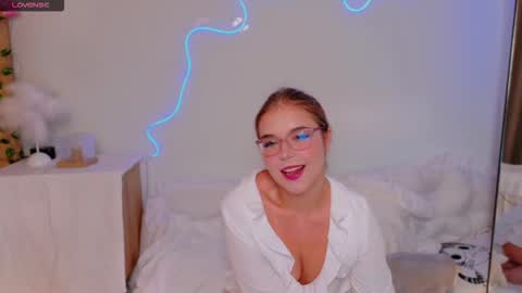 Snapshot of lilith_bonheur chatting on December 2, 2025, 10:05 pm Lilith Bonheur online show from December 2, 2025, 10:05 pm