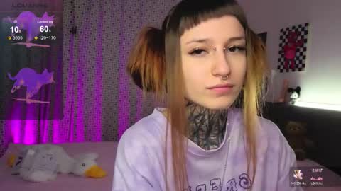 lilith_poison online show from November 6, 2025, 6:09 pm