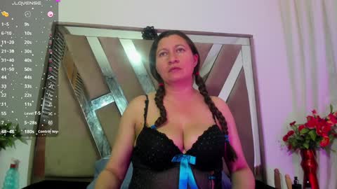 liliINDEPENDENT MODEL online show from December 2, 2024, 10:01 pm