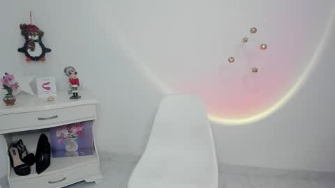 Alejandra  online show from December 19, 2025, 5:36 am