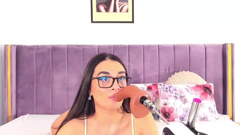 Lily online show from February 26, 2025, 6:43 pm