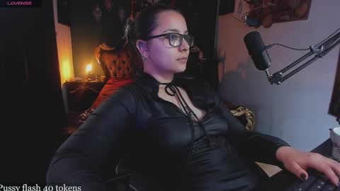 lilithmystic01 online show from February 13, 2025, 1:05 pm