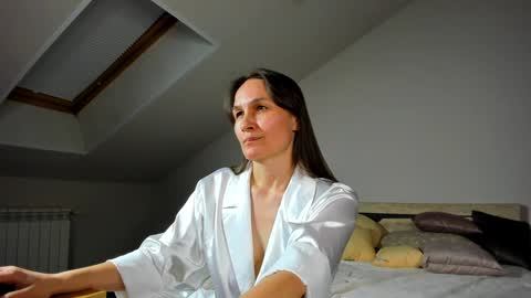 lillian_white1 online show from January 29, 2025, 1:17 pm