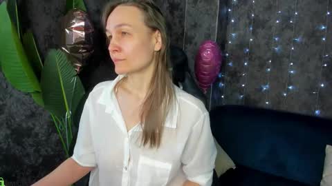 lillian_white1 online show from February 15, 2026, 1:02 am