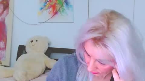 Lara online show from February 2, 2026, 1:37 am