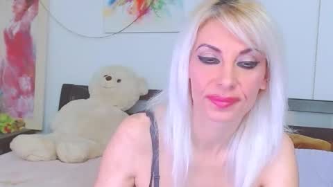 Snapshot of lillianasara chatting on April 24, 2026, 7:49 pm Lara online show from April 24, 2026, 7:49 pm