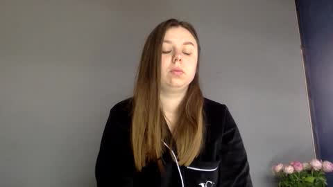 Lily online show from October 21, 2025, 7:31 am