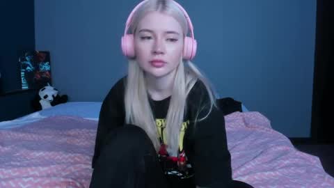 Snapshot of lillie_berry chatting on May 23, 2026, 4:39 am lillie_berry online show from May 23, 2026, 4:39 am