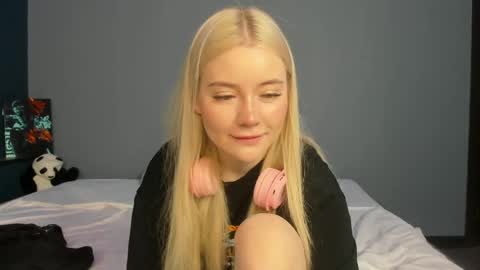 Snapshot of lillie_berry chatting on May 24, 2026, 4:28 am lillie_berry online show from May 24, 2026, 4:28 am