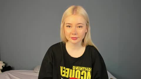 Snapshot of lillie_berry chatting on May 26, 2026, 4:30 am lillie_berry online show from May 26, 2026, 4:30 am