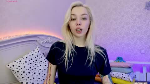 LilliMoore online show from January 23, 2025, 11:58 pm