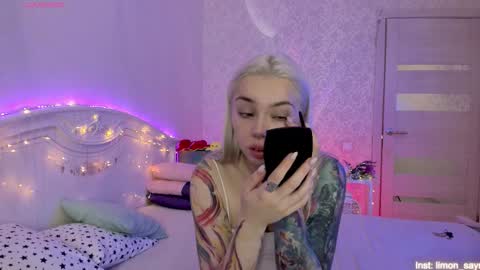 LilliMoore online show from September 17, 2025, 11:50 pm