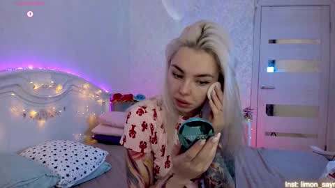 LilliMoore online show from October 9, 2025, 11:47 pm