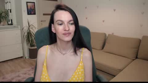 lilliyves online show from July 10, 2026, 10:12 pm