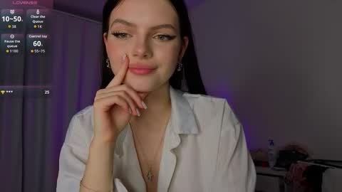 Snapshot of lillly_meow_ chatting on May 7, 2026, 9:20 pm Lilia online show from May 7, 2026, 9:20 pm