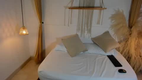 L I L L Y online show from January 21, 2025, 3:21 pm