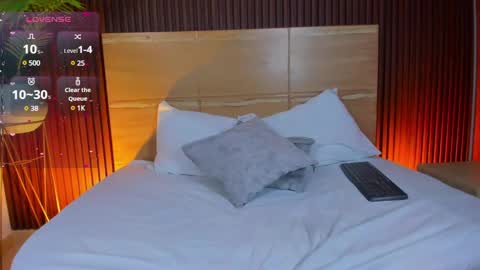 L I L L Y online show from March 11, 2025, 2:29 pm