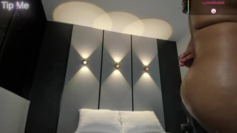 L I L L Y online show from September 14, 2025, 12:43 am