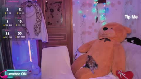 Lilly  online show from February 10, 2025, 10:40 pm