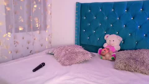 Lilly Peach online show from May 7, 2026, 4:07 am